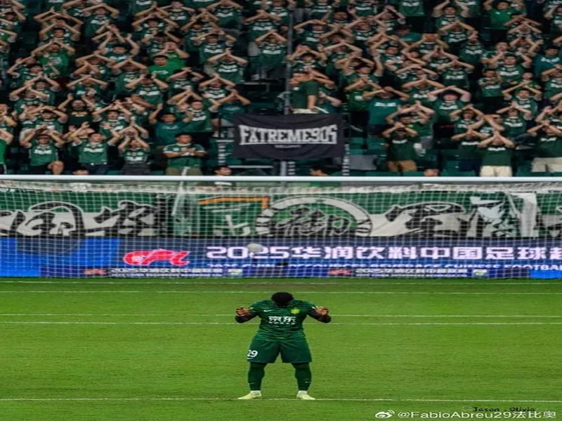 法比奥庆祝足协杯夺冠：我们是冠军了！这座城市值得拥有这一刻